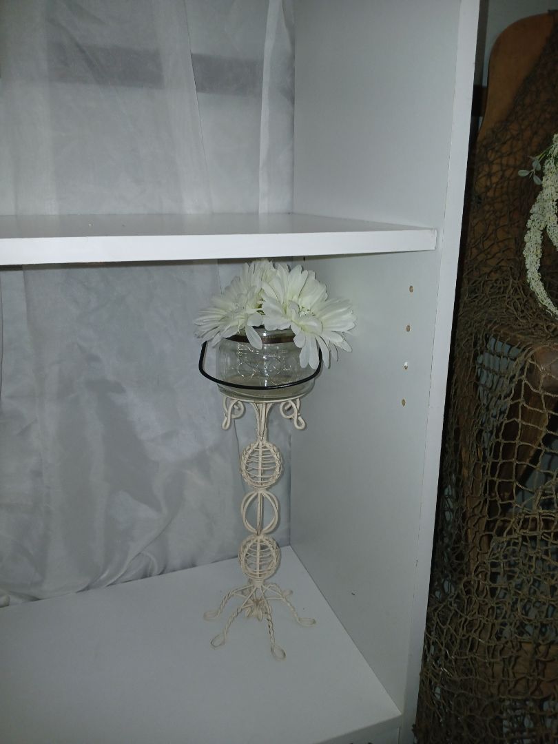 White flower w/ stand
