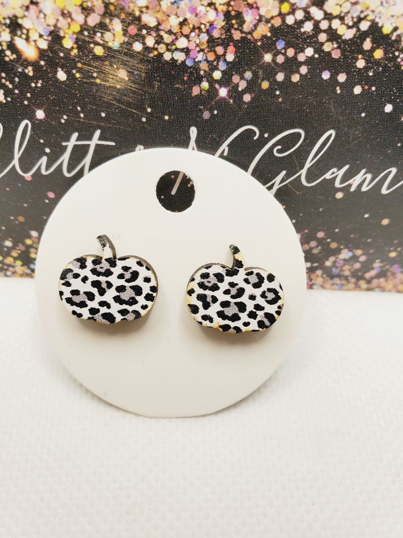 Glitter N Glam 1358 Snow Leapord Print Pumpkin Studs