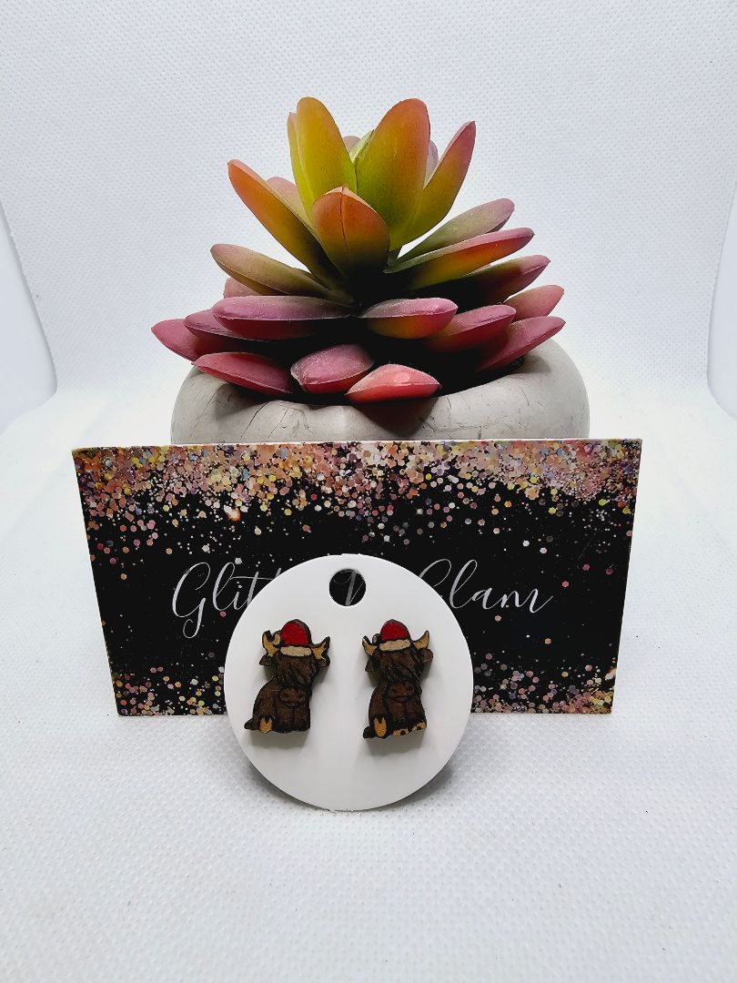 Glitter N Glam 2413 Highland Cow with Santa Hat Stud Earrings