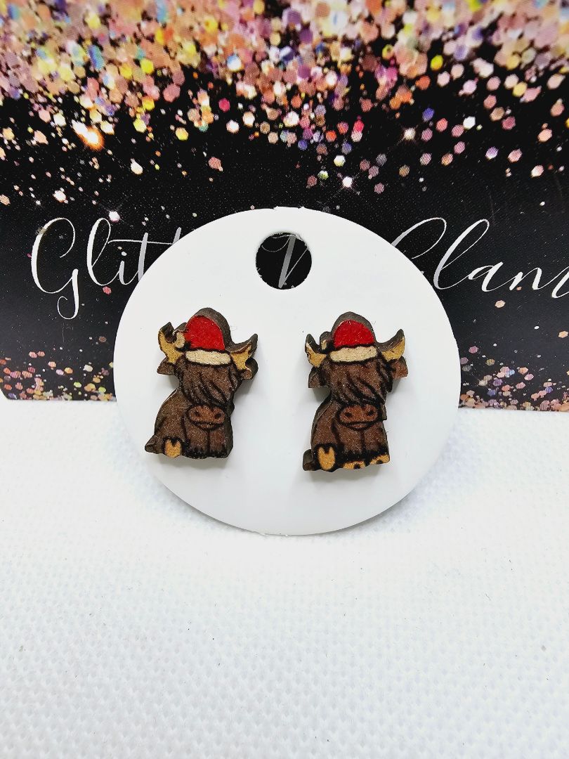 Glitter N Glam 2413 Highland Cow with Santa Hat Stud Earrings