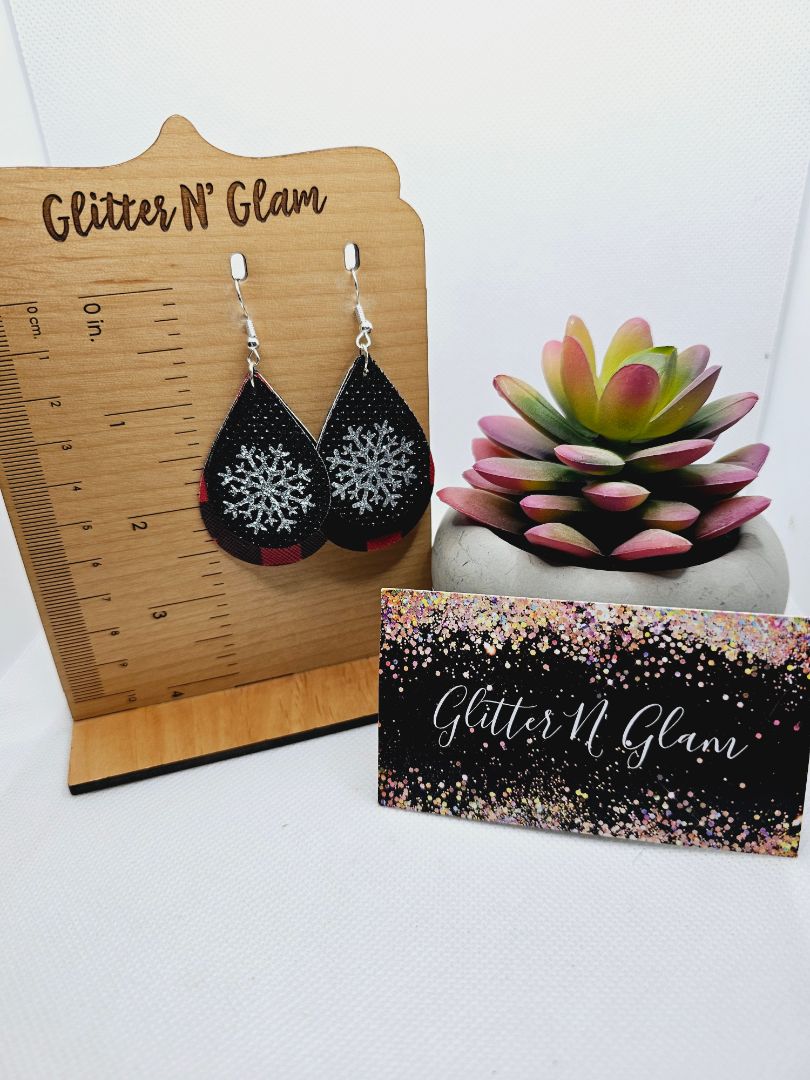 Glitter N Glam Jewelry2018 Buffalo Plaid with Silver Snowflake Dangle Earrings