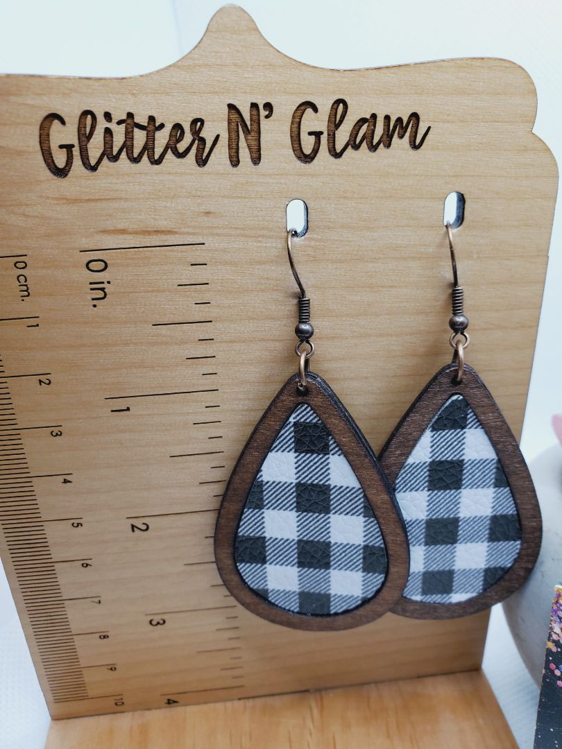 Glitter N Glam 1505 Black and White Plaid Wood Dangle Earrings