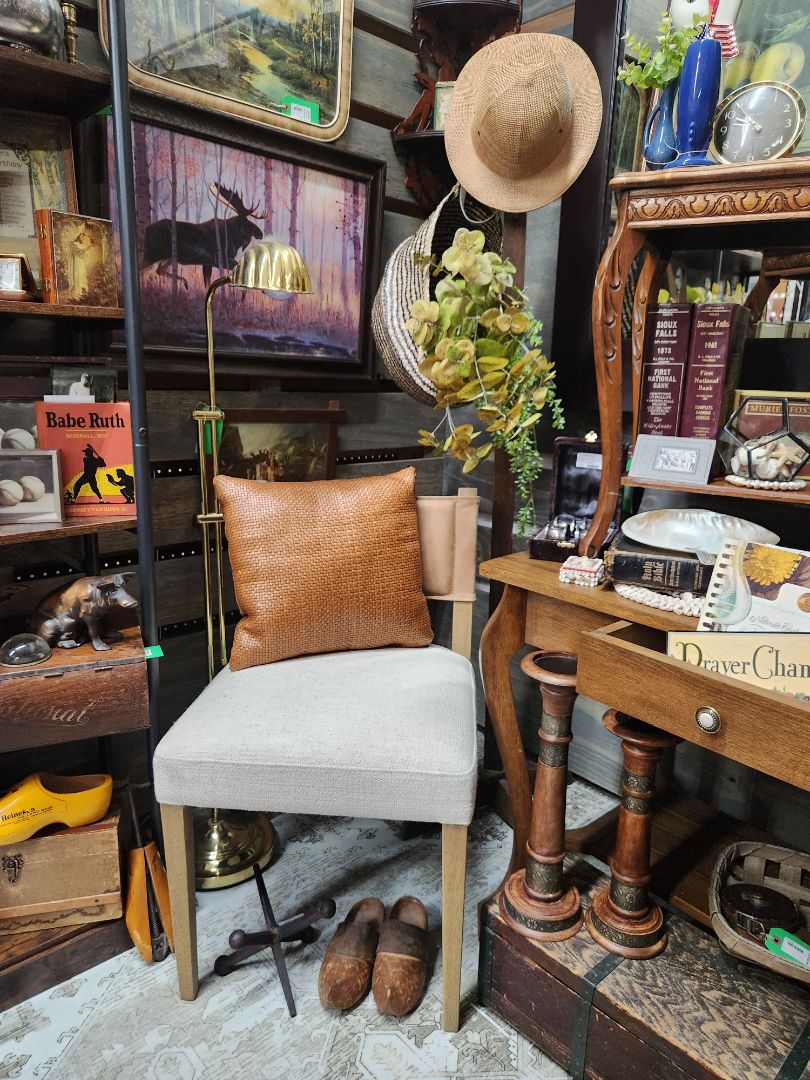 Decor - New Chair w/Leather Back