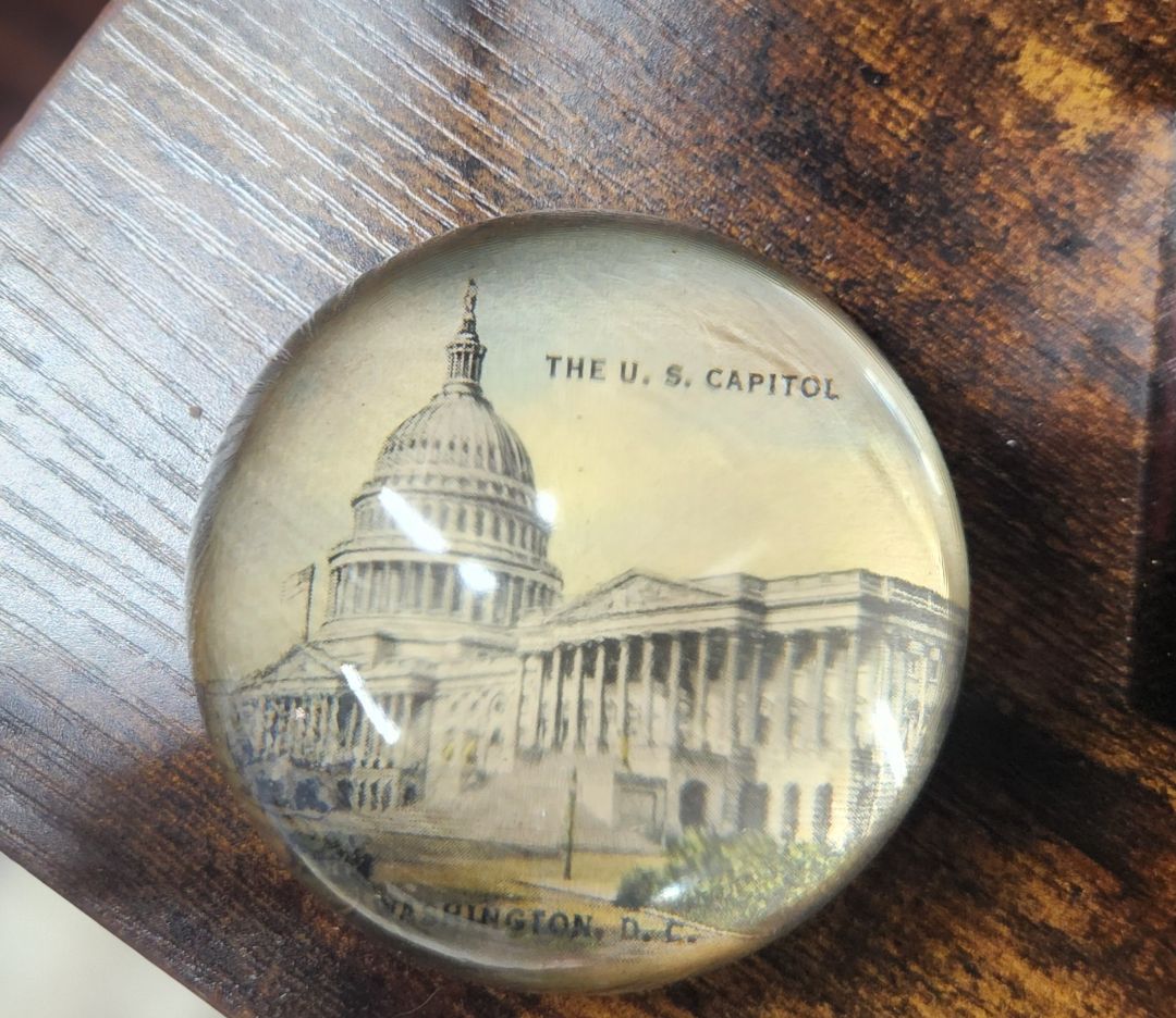 Vintage Glass Paper Weight - US Capitol