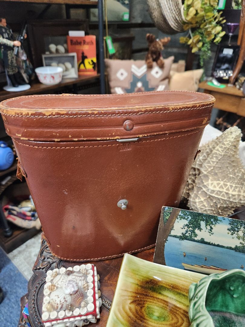 Vintage Binoculars w/case (no strap)