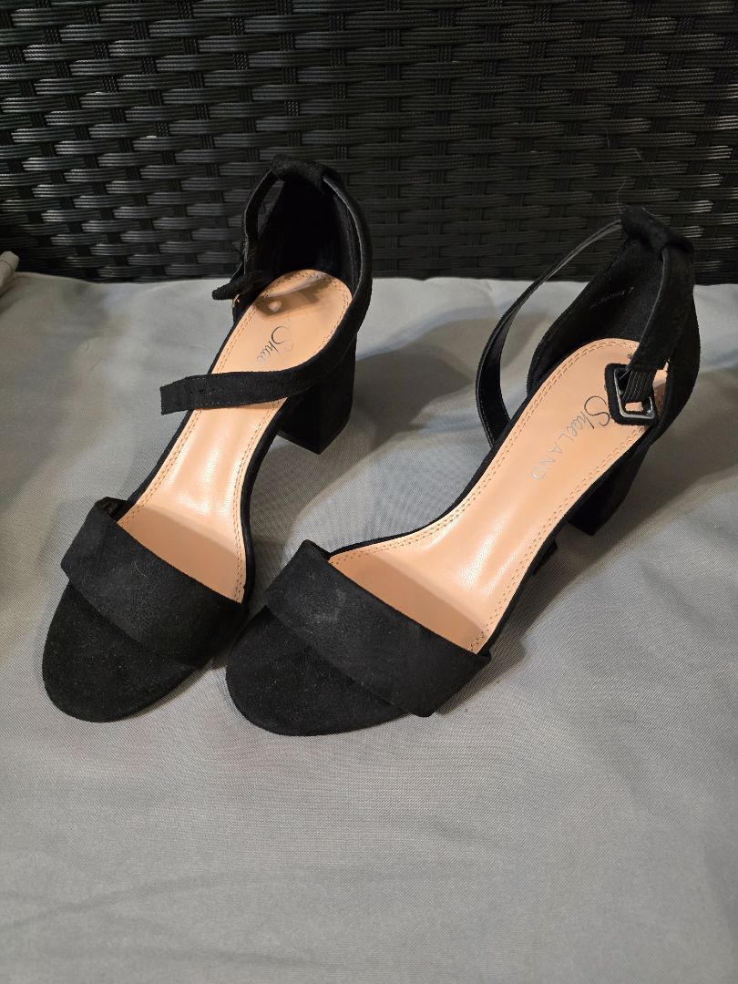 Black Shoeland Shoes, 7