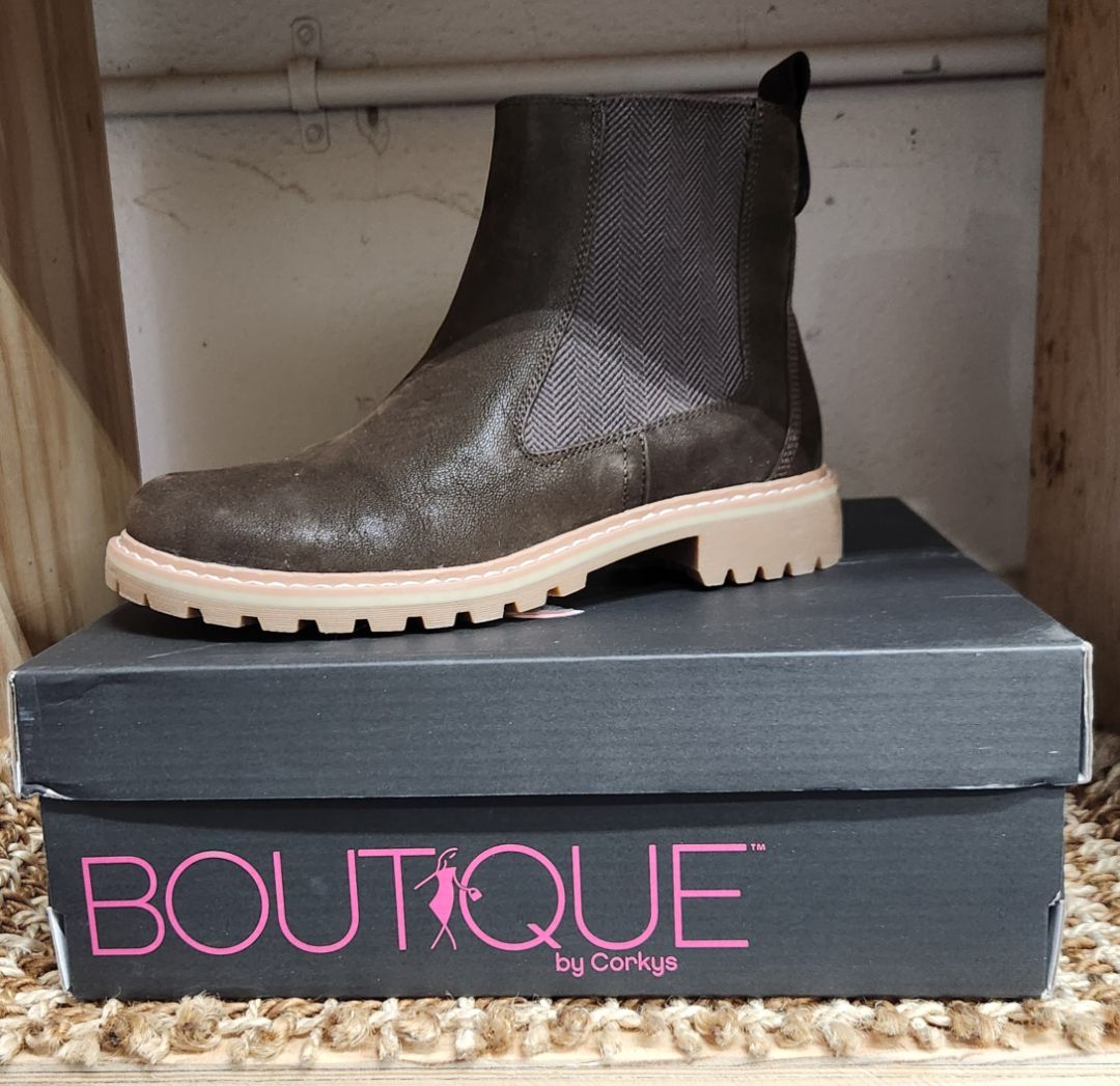 New Boutique Brown Booties
