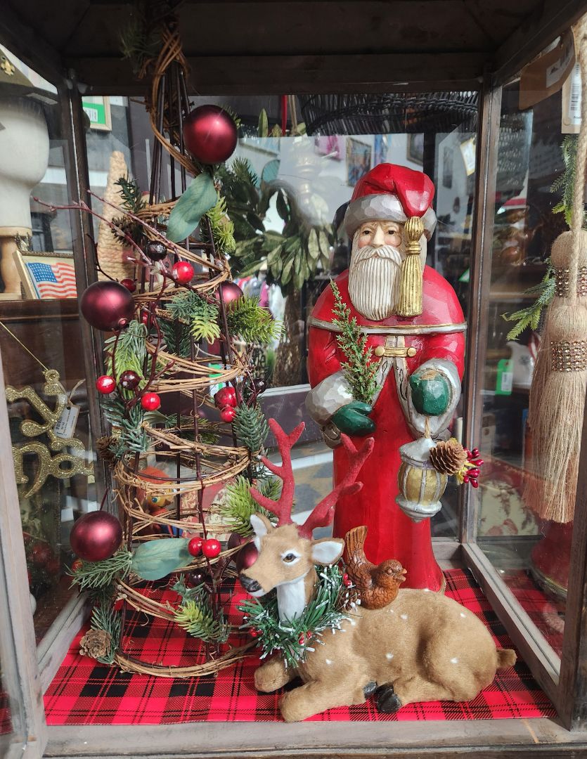 Twig Christmas Tree w/ Ornaments