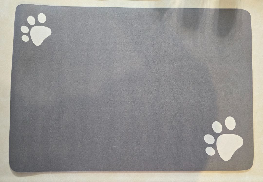 Gray w/ White Paws Feeding/Water Absorbing Mat, 23" x 15.5"
