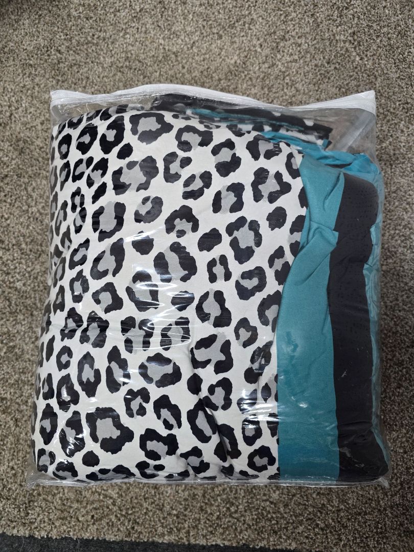 Teal/Black/White Comforter w/ 2 Pillow Cases, King