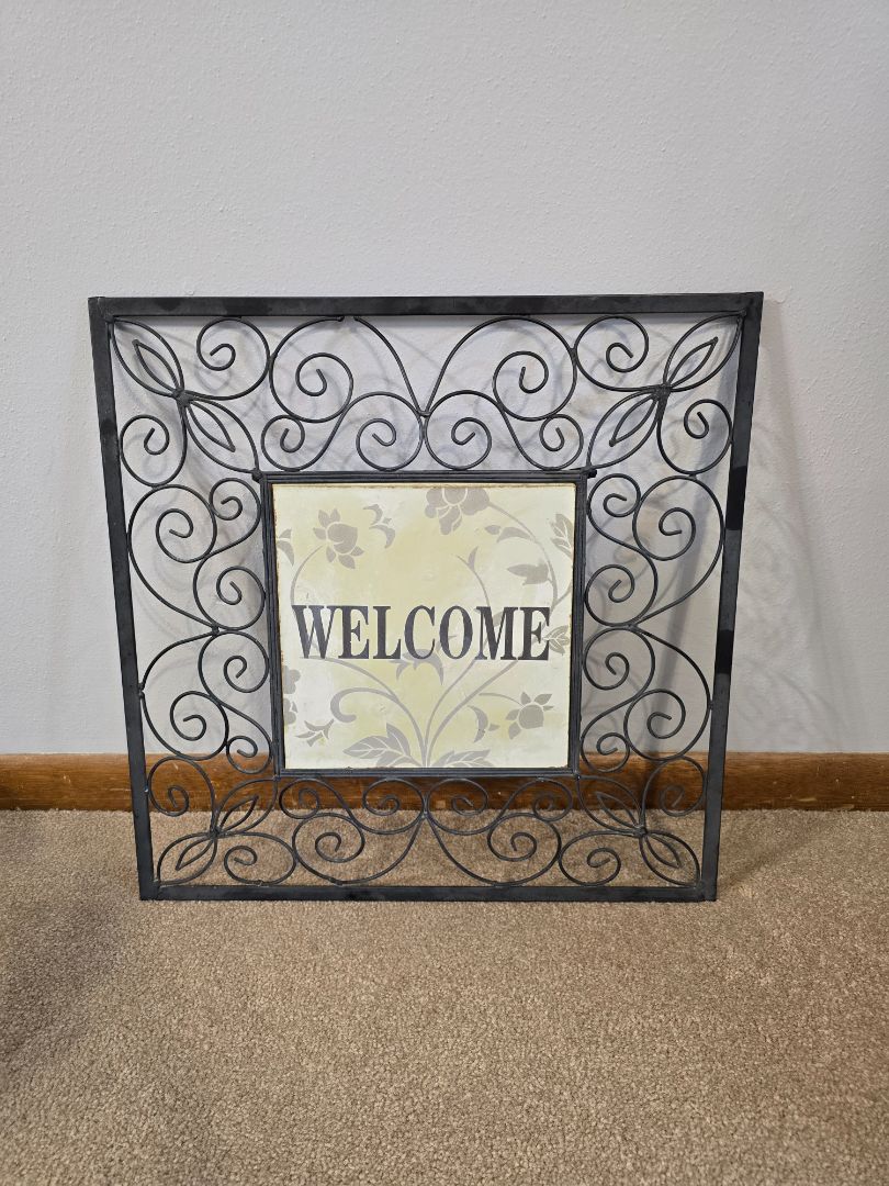 Welcome Hanging Decor, 19" x 19"