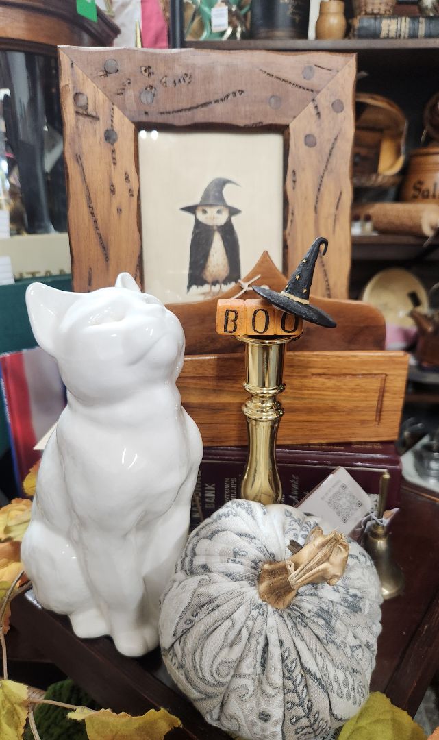Decor A Little "BOO", DCH Family LLC