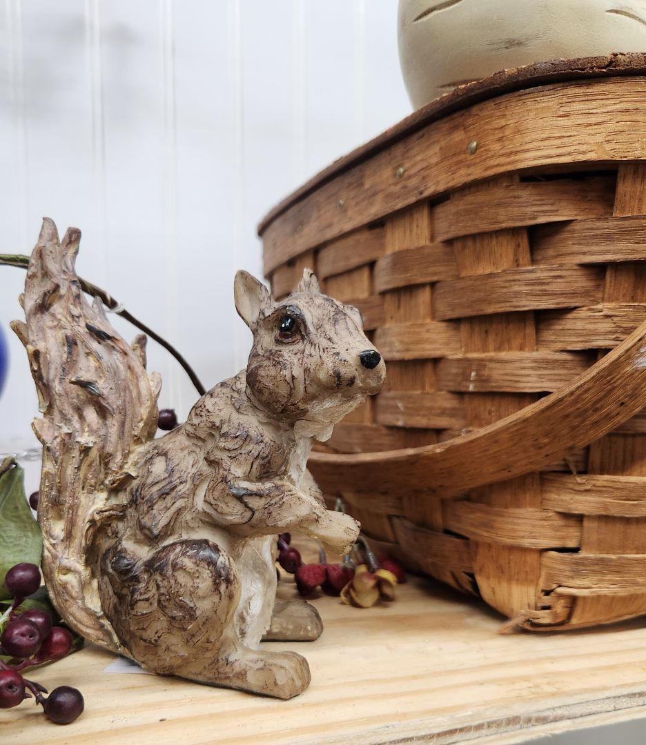 Squirrel Figurine Decor, DCH Family LLC