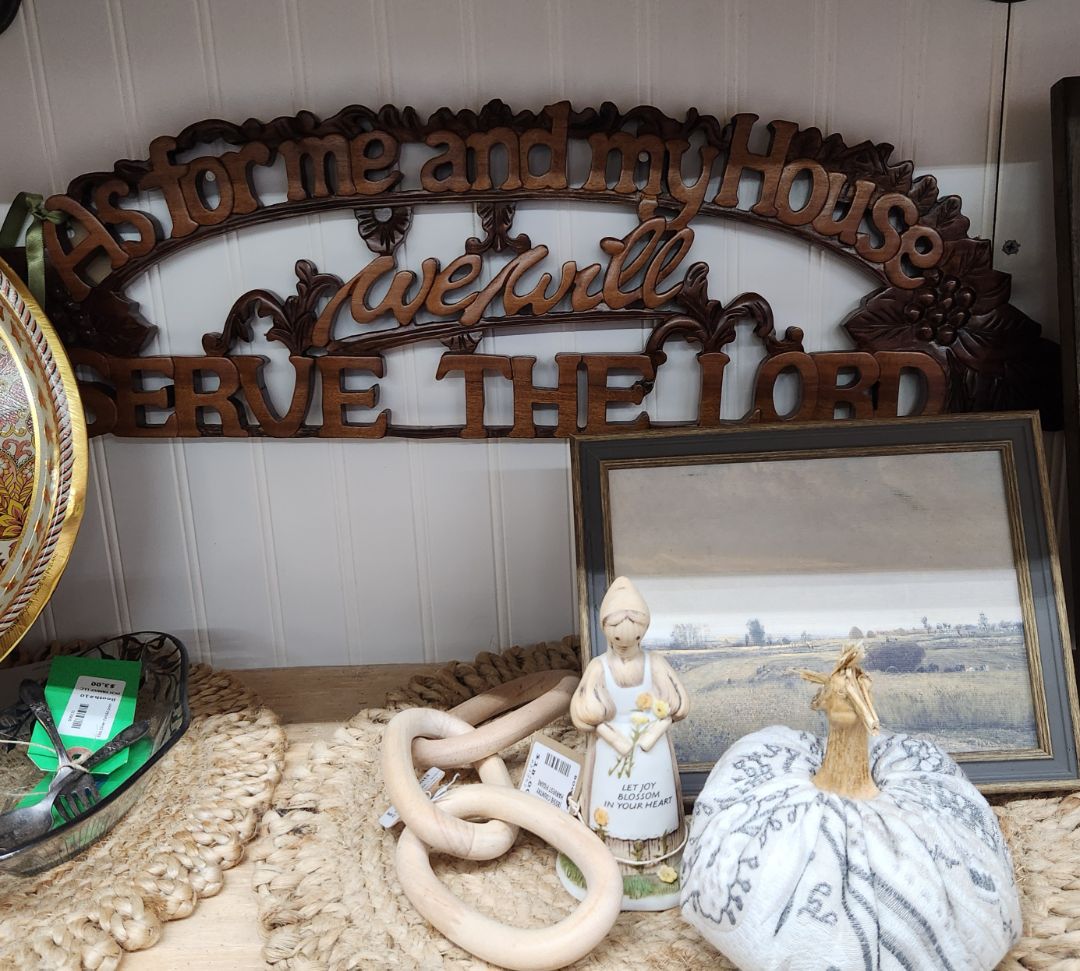 Wood Sign - Me & My Housr Handcrafted, DCH Family LLC