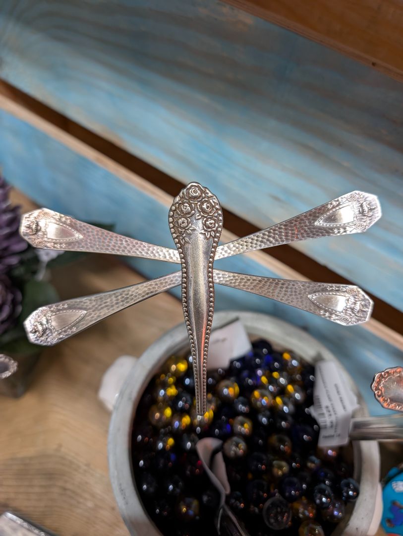 Dragonfly plant stake flowers