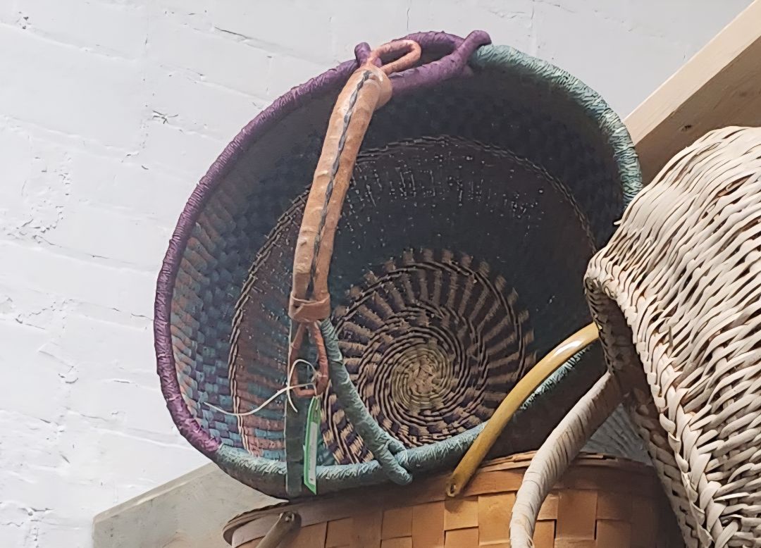 Basket w/leather