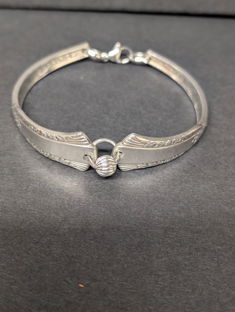bracelet w/lines