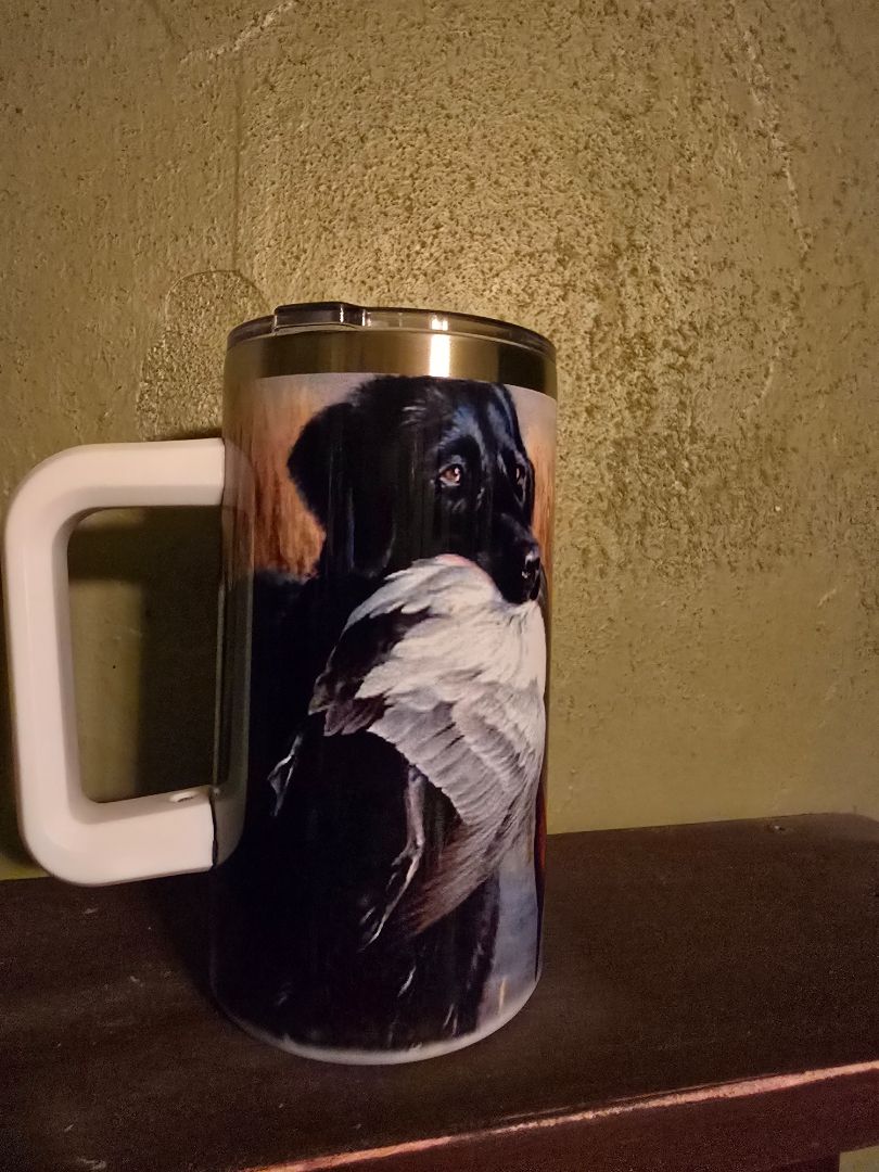 20oz tumbler w/handle Black lab with duck and flag, 20 OZ