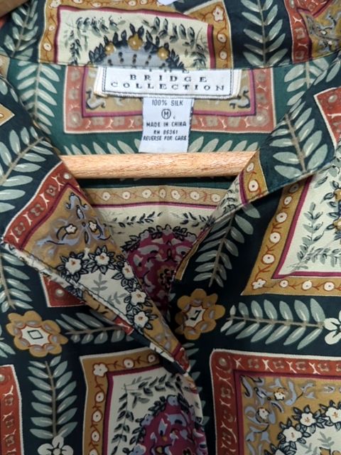 Vintage Clothing 100% silk pattern button up, M