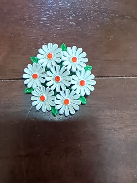 Vintage Accessory Vintage Daisy Pin