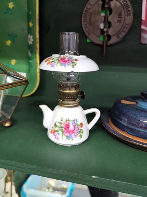 Teapot oil lamp