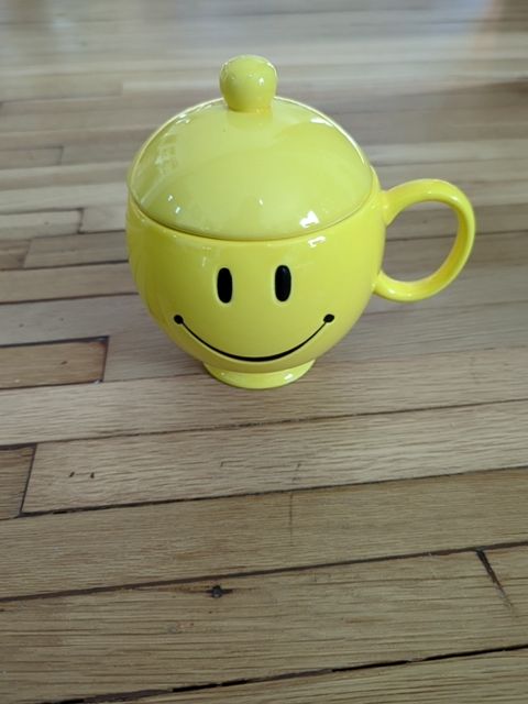 Smiley face cup with lid