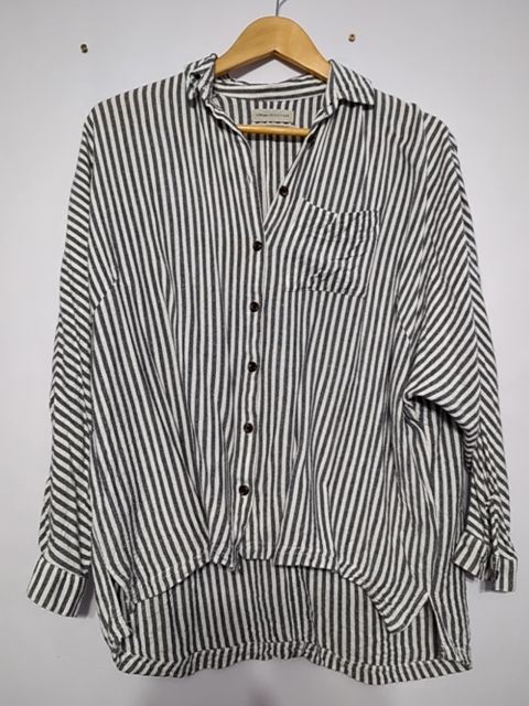 Modern Clothing Urban outfitters button up, XS
