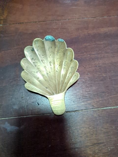 Brass leaf tray
