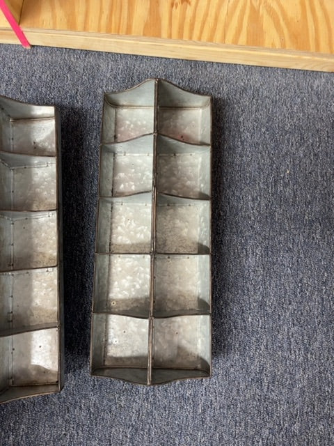 Metal Metal section tray