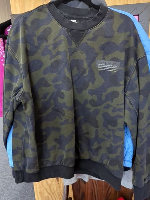 Modern Clothing Nike Sweatshirt, M