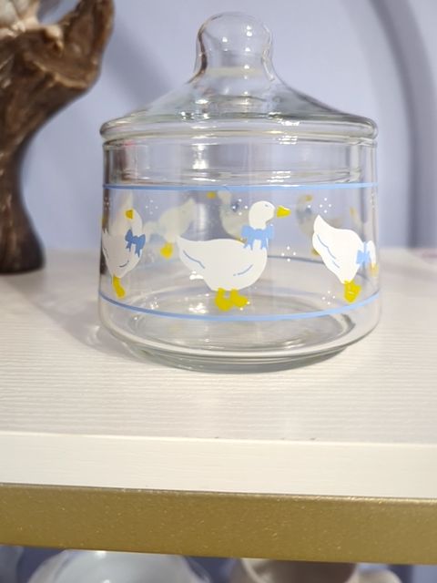 Goose Jar with lid