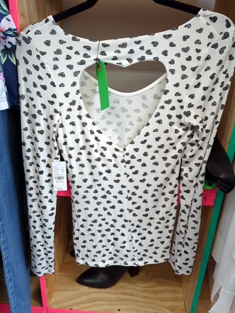 Modern Clothing NWT Kiera Heart cut out Top, S