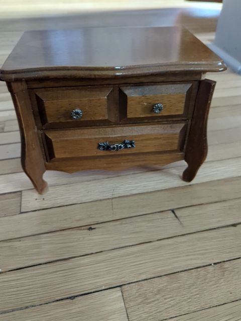 Dresser Jewelry box