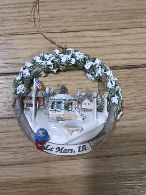 Lemars ornament Foster Park