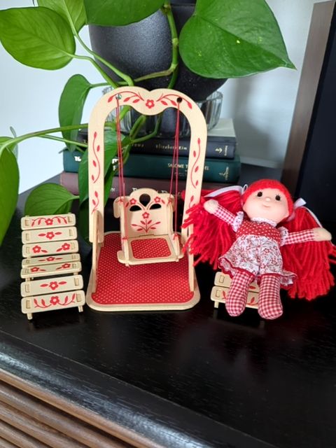 Doll with swing and 2 lounge chairs