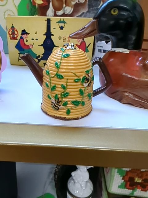 Bee Tea Pot
