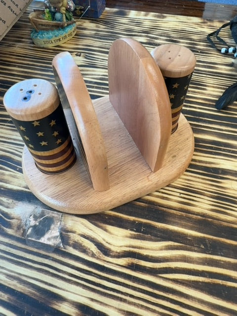 Salt & Pepper-Napkin holder