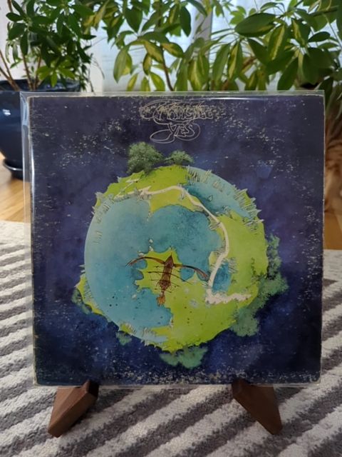 Vinyl Yes, fragile