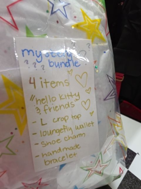 Hello Kitty & Friends mystery bundle, L