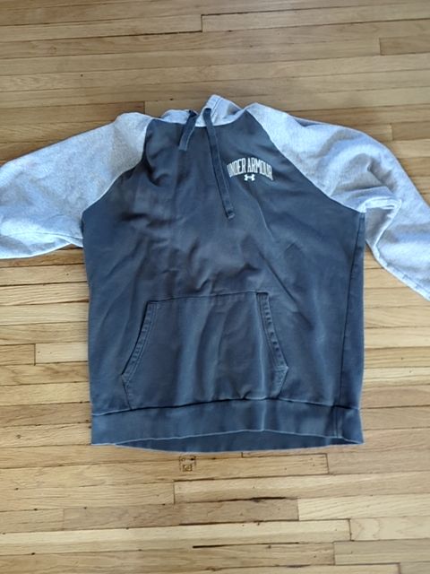 Modern clothing Under armor hoodie, XL