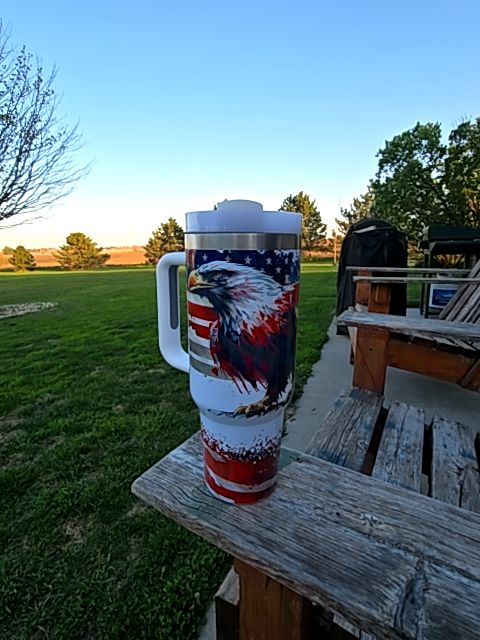 Tumbler Bald Eagle with American flag, 40 oz