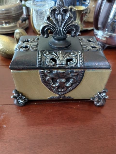 Ceramic Box with lid