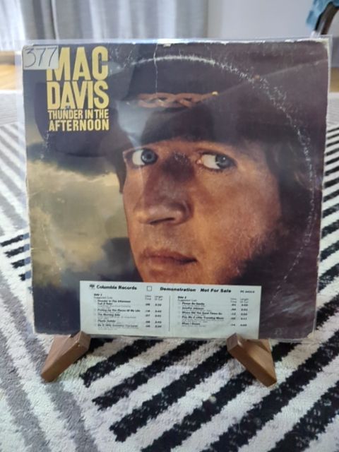 Vinyl Mac davis thunder in the afternoon