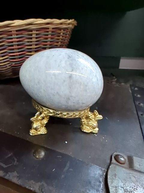 Egg w/ Stand