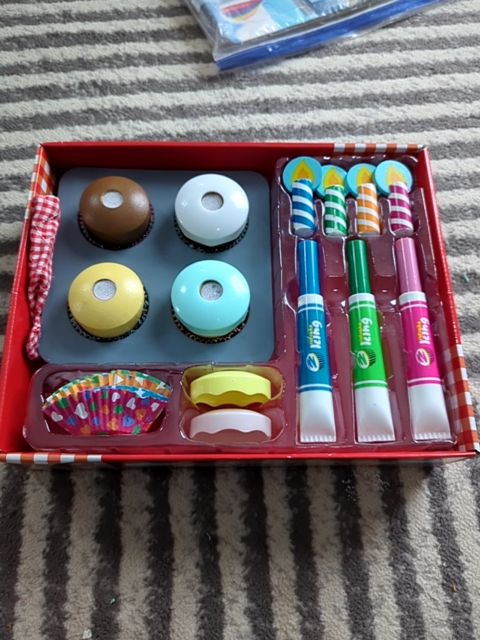 Evan's Store Melissa and Doug cupcake set