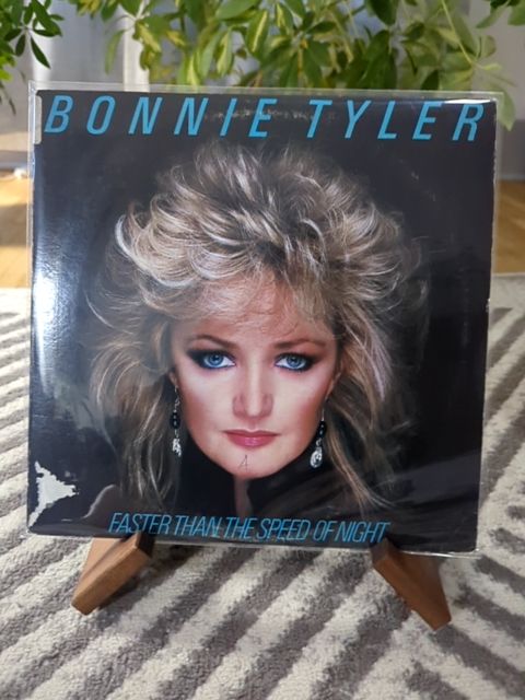 Vinyl Bonnie Tyler faster than the speed of light
