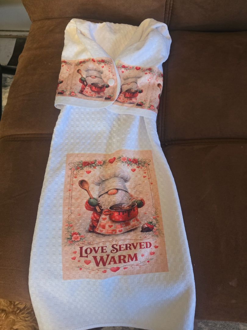 Valentine Hand towel with snap Love served warm