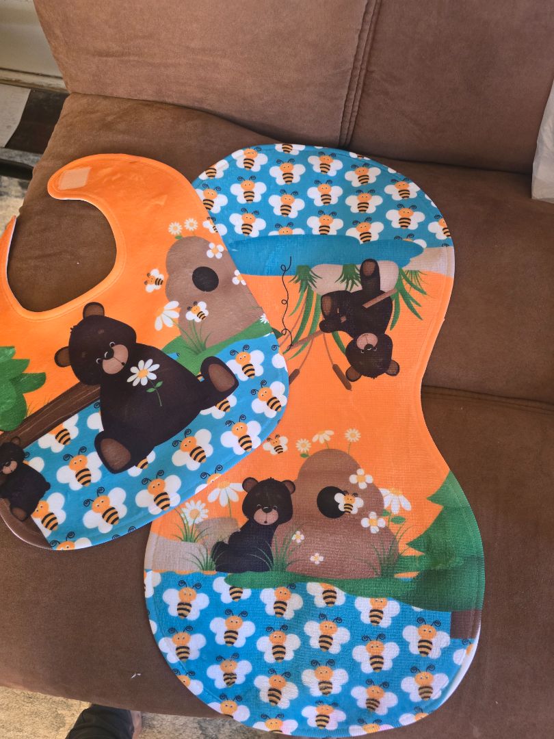 Baby bear bib and burp cloth