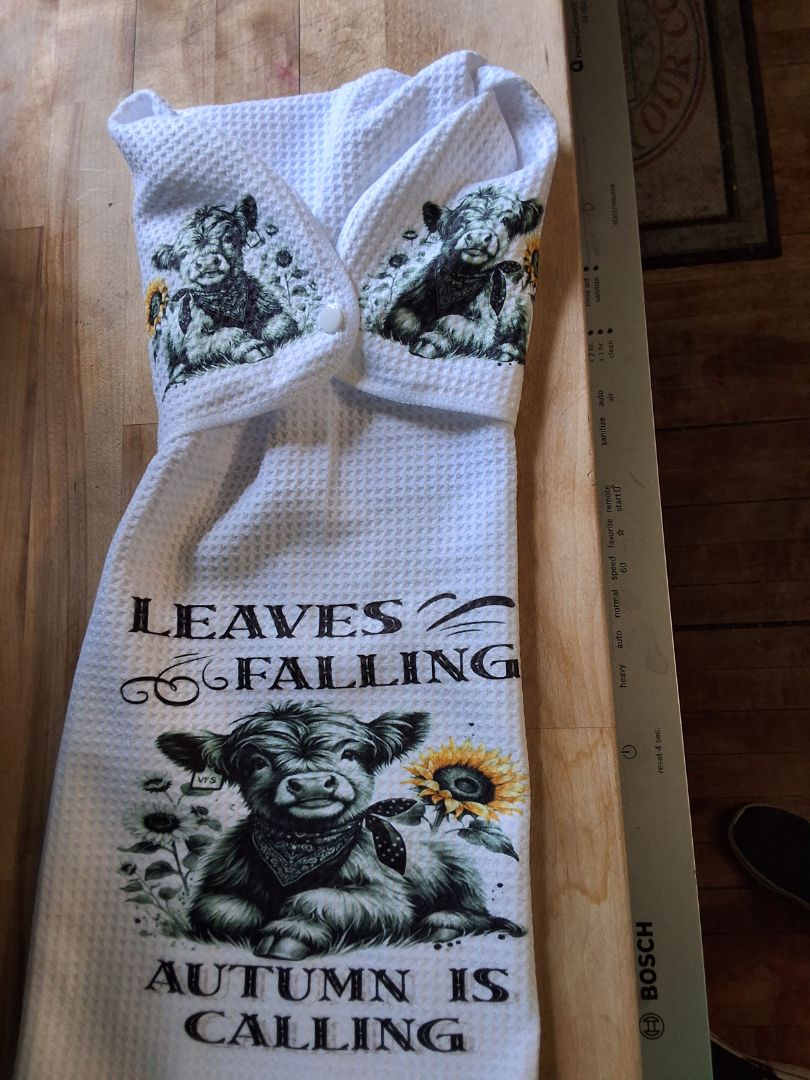 Hand towel with snap Leaves falling with cow