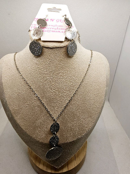 Silver Glitter N Glam Necklace set